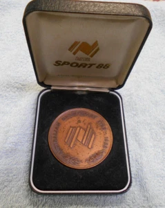 #D126. Bicent 1988. MEDALLA DE LA LIGA DE RUGBY - 100a PRUEBA AUSTRALIA V GRAN BRETAÑA - Imagen 1 de 5