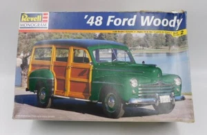 Revell Monogram '48 Ford Woody Plastic model kit scale 1:25 Ref. 85-2540 - Foto 1 di 7