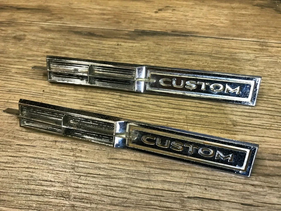 65 Pontiac Acadian Beaumont 1965 emblemas personalizados usados OEM raro Foto 1 de 3