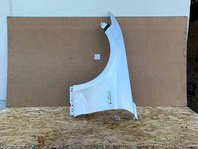 FORD MUSTANG GT 2015-2017 OEM MONTAJE GUARDABARROS IZQUIERDO (PLATEADO) Foto 1 de 4