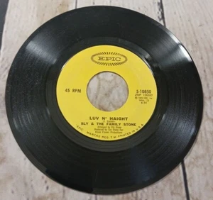 Sly & The Family Stone - Smilin' / Luv 'N' Haight 7" 5-10850 Epic Vinyl 45 - Bild 1 von 2
