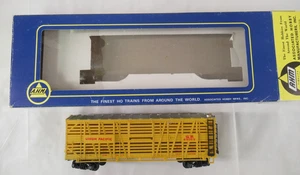 HO AHM #5486C 40' Yellow Cattle Car Union Pacific UP #47630 w/Original Box - Picture 1 of 7