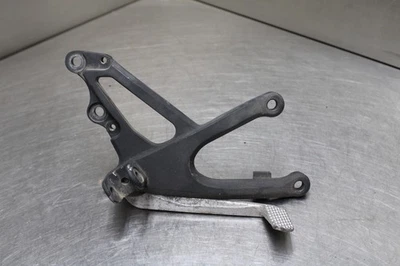 07-08 YAMAHA YZF R1 RIGHT REARSET REAR SET DRIVER FOOT PEG REST STOP Foto 1 de 4