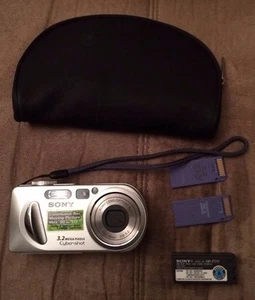 Sony Cyber-shot 3.2 MP DSC-P8 Digital Camera (Silver) w/ Battery 2 Memory Stick - Picture 1 of 11