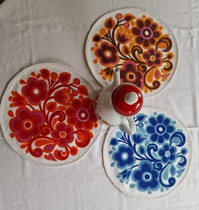 3 runde Tischdeckchen Tischsets Flower Power der 70er Jahre Originale orange rot - Bild 1 von 7