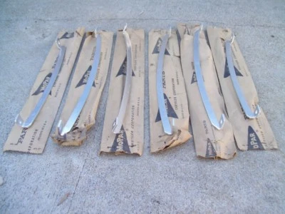 NUEVO EN STOCK MoPar 1960 60 Chrysler Saratoga Windsor JUEGO DE RETENCIÓN DE REJILLA DE RADIADOR Foto 1 de 4