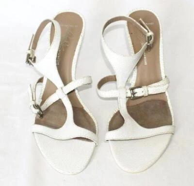 Nuevo DONALD PLINER Correa Hebilla Tacones Altos Para Mujer 9 Blanco Cuero agrietado PATT Foto 1 de 4