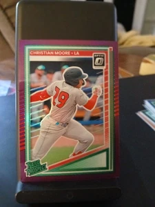 Panini Donruss Rated Prospects Christian Moore #145 2025 láser púrpura/49 (RC) - Imagen 1 de 6