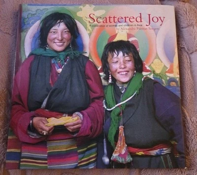 INSCRITO Alegría Dispersa Una celebración de mujeres/niños en Asia 2006 Seegers Foto 1 de 4