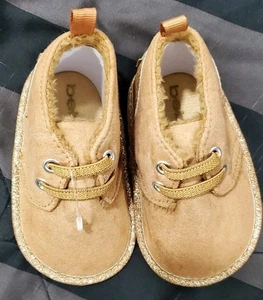 Neu ohne Etikett BeBe Baby Krippe Schuhe Mädchen kastanienbraun gold Kunstfell gefüttert Stiefel Größe 3 - Bild 1 von 3