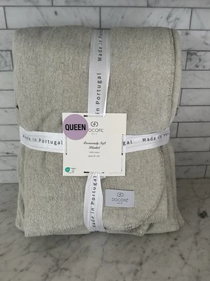 DOCOFIL Greenish Gray Luxuriously Soft Queen Blanket 100% Cotton Portugal - Image 1 of 4