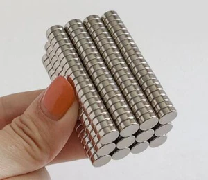 20/50/100pcs 8mmx2.5mm Strong Rare Earth Neodymium Fridge Round Disc Magnets N50 - Picture 1 of 6