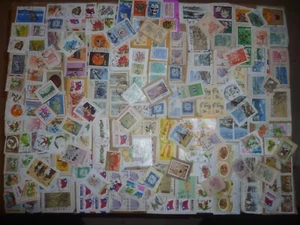 40 grams mixtures Taiwan stamps on single paper kiloware - Picture 1 of 3