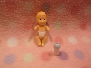 Puppenhaus Baby Kleinkind Puppe & Babyflasche Zubehör Set Neu! - Bild 1 von 2