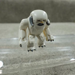 LEGO Star Wars Minifigure Hoth Wampa Cave 8089 - Picture 1 of 3