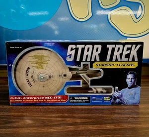 Diamond Select Toys - Star Trek: Starship Legends - U.S.S. Enterprise NCC-1701 - Picture 1 of 8
