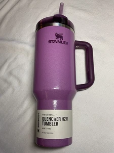 Stanley Quencher H2.0 FlowState 30 Unzen Becher LILA Neu mit Etikett - Bild 1 von 3