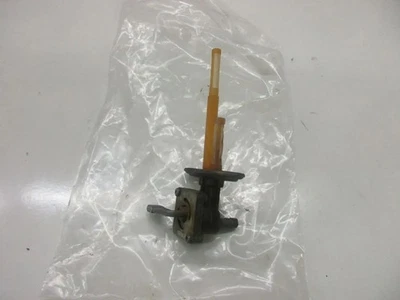 3. Kawasaki GPZ 305 EX305A BD Benzinhahn Kraftstoffhahn Tank Benzintank fuel tap - Bild 1 von 3