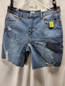 Time and Tru Women's Destructed Hem Denim Bermuda Shorts Size 14, 8.5 Inseam  - Foto 1 di 3