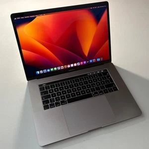Apple MacBook Pro 15,4 Zoll (256GB SSD, Intel Core i7 7. Gen, 3,8 GHz, 16GB)... - Bild 1 von 5