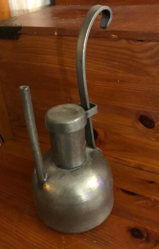 Rare Burette à huile en étain massif vers 1940-50 - Fait Main - H. 25cm - Photo 1/1