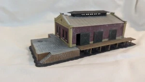 Custom built and painted Pola Freight house  - Picture 1 of 8