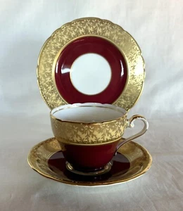 Aynsley TRIO 1950s. Cup, saucer and bread plate. C163. Peach and gold filigree. - Picture 1 of 13