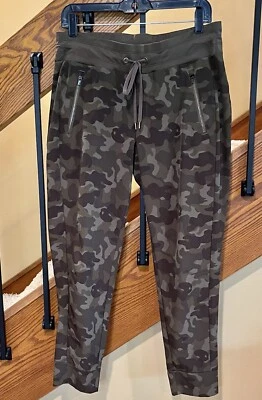 Pantalones de chándal Anthropologie Marrakech camuflados verdes y marrones - talla  10 - Mujer’s Foto 1 de 4