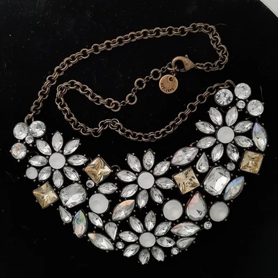 Abercrombie & Fitch (A & F ) 花卉水钻围兜项链 18 英寸 - 20 英寸可调节 — 第 1/4 张图片