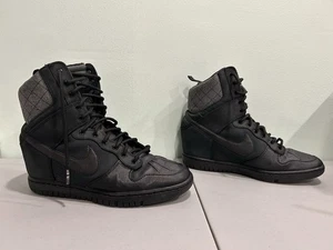 Nike Dunk Sky Hi Para Mujer Talla 10 EE. UU. 684954-002 Negro Cuña Oculta Zapatos Atléticos - Imagen 1 de 17