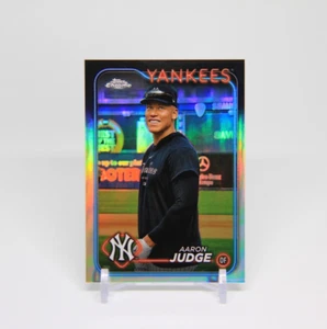 2024 Topps Chrome Aaron Judge Image Variation Smiling in Warmup Gear #50 SP NYY - Imagen 1 de 2