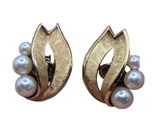 Vintage Krone Trafari goldfarbene Kunstperlen Blätterform Clip-On Ohrringe signiert - Bild 1 von 9