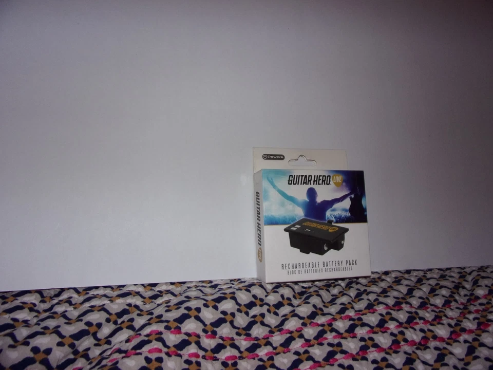 Guitar-Hero-Live-Rechargeable-Battery-Pack-XBOX-One-360-PS3-PS4-NEW  - Image 1 of 2