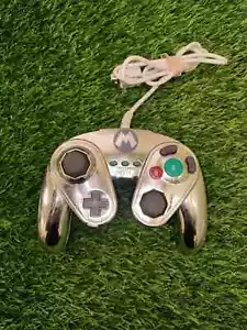 Metal Mario Nintendo Wii/Wii U Controller Silver Wired Fight Pad 085-006 Tested - Picture 1 of 2