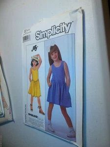 Vestito pullover bambino modello Simplicity 8140 taglia 3-5 - Foto 1 di 1