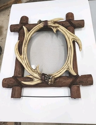 Grandes astas rústicas de ciervo con troncos de madera marco de fotos de 8"X10" con caballete  Foto 1 de 4