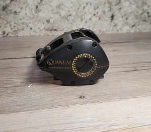 Vintage Quantum Zebco QD1310 Graphite Casting Reel Japan-Made 1984 - Picture 1 of 6