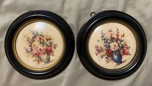 2 Vintage Blumendrucke Kreis Schwarz Rahmen Viktorianischer Stil "Miniatur Blumen" - Bild 1 von 13