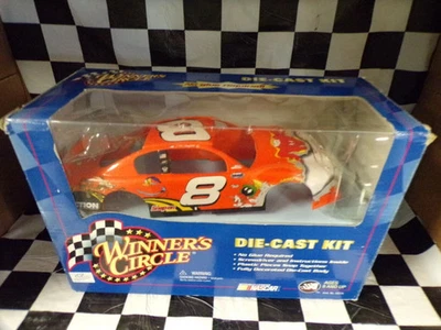 NASCAR Winners Circle 2002 1:24 Die Cast Kit | Dale Earnhardt Jr Looney Tunes  Foto 1 de 4