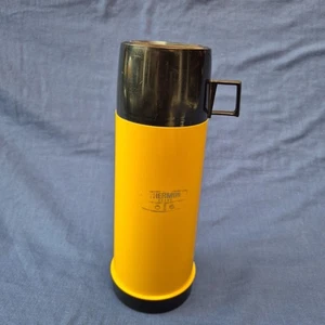 Thermos 2 toni giallo Thermos fiaschetta sottovuoto 1/2 litro 3 pz Vintage 9 3/4" altezza - Foto 1 di 18