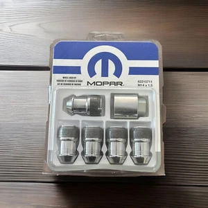 2018-24 Jeep Wrangler JL Wheel Locks 6pc (5 Lug Nuts + 1 Key) MOPAR PN 82215711 - Picture 1 of 2
