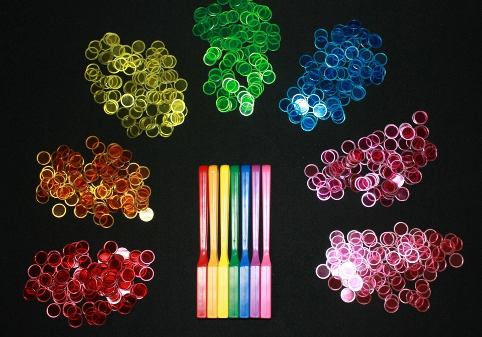 Bingo Paper Cards Blue and Red Magnetic Wand With 100 Chips Each Color