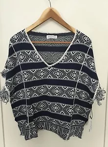 Neu mit Etikett Velvet Graham & Spencer Karissa Poncho Fransenpullover V-Ausschnitt Gr. S Org $ 147 - Bild 1 von 4