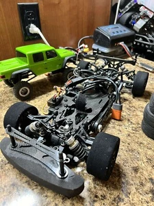 kyosho v-one r 4x4 brushless touring car - Picture 1 of 6