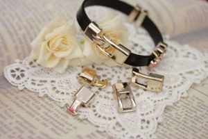 3 set chiusure in plastica foro piatto largo per bracciali collane - Picture 1 of 1