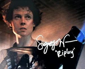 SIGOURNEY WEAVER Signed (ALIENS: Ripley) 8x10 inch Authentic Autograph w/COA - Picture 1 of 5