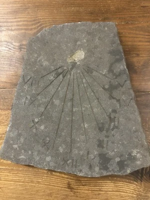 Cadran Solaire Pierre Ancien Architecture Art Populaire Château Maison de Maître - Photo 1/4