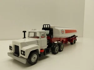 Corgi Mack Truck with Gloster Saro Tanker 1152 Esso Boxed Excellent Condition - Picture 1 of 13