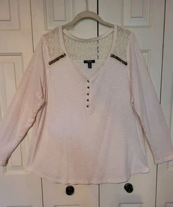 Camiseta Chaps Henley Talla 2X LS Marfil Blanco Encaje Yugo Usada EC - Imagen 1 de 4