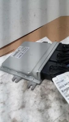 Módulo de control del motor usado (ECM) se adapta a: Infiniti Q70 2015 módulo de control electrónico Foto 1 de 4